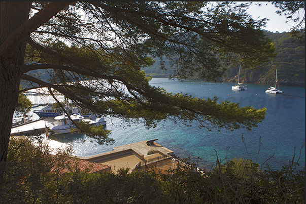 As it began, the island tour ends in the harbor of Port Cros, the port of arrival ferries