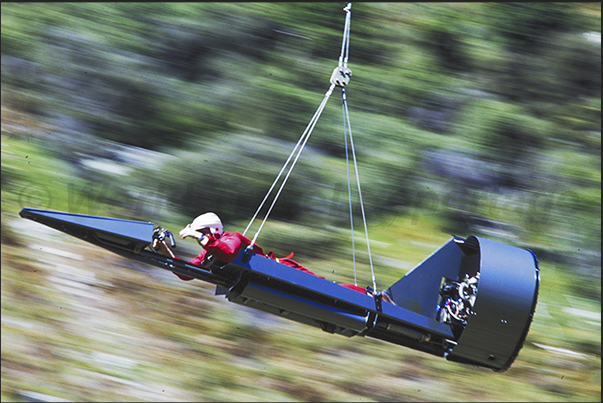 Fly by wire, a flight by skimming trees and rock faces at 170 kph