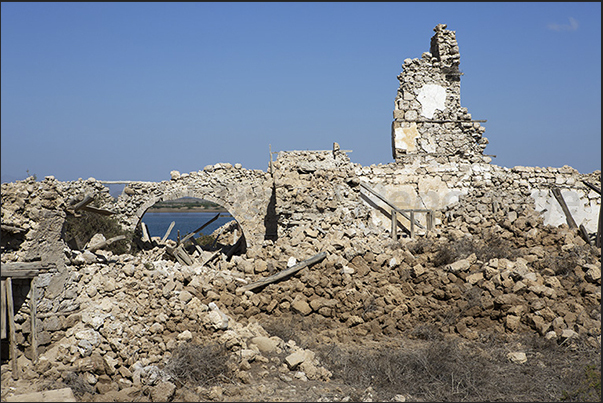 Suakin. Inside the city walls. Ruins of English colonial buildings