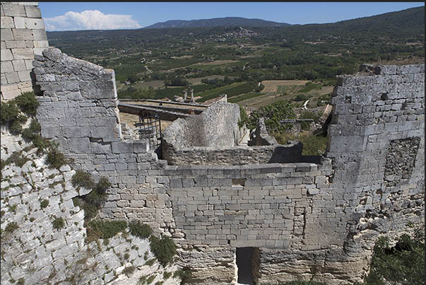 Part of the castle is in ruins while inside, there are rooms for exhibitions and conferences organized by the stylist Pierre Cardin
