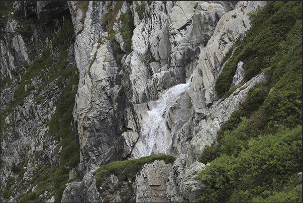Stone extraction quarries used in the early 1900s for the construction of the dam on the Rochemolles stream