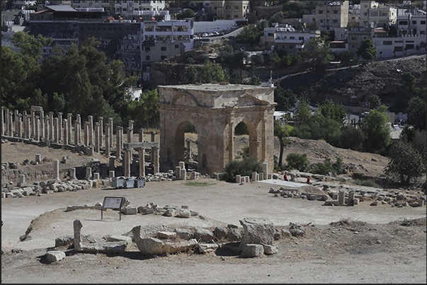 The tetrapylon to the north, a cubic construction with four gates, each facing the streets that made up the crossroads