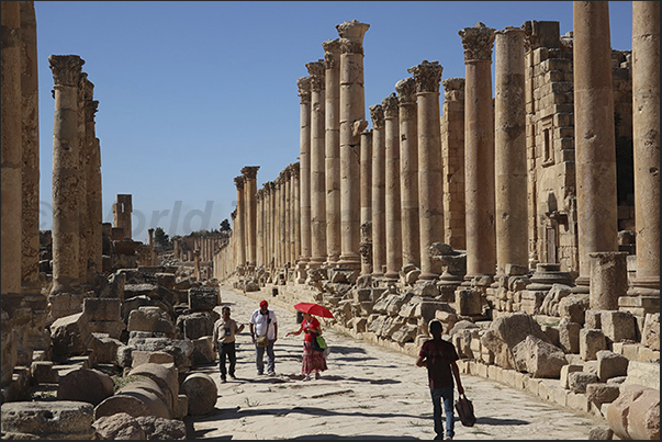 Columns along the avenue that crosses the archaeological site from north to south