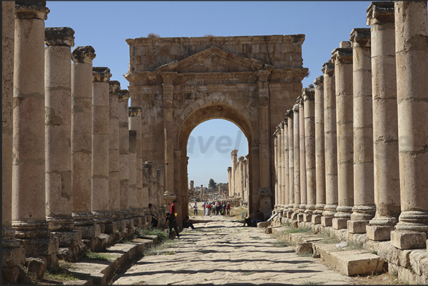 The tetrapylon to the north, a cubic construction with four gates, each facing the streets that made up the crossroads