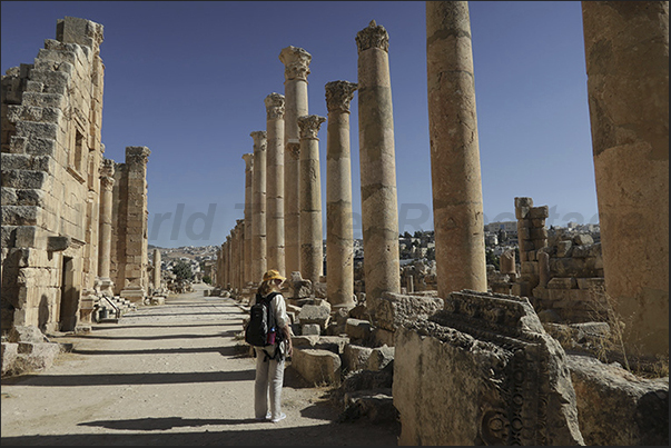 The long avenue that crosses the archaeological site from after the Nymphaeum