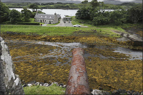 Abhainn Chaisteil river in front of the walls of Dunvegan Castle