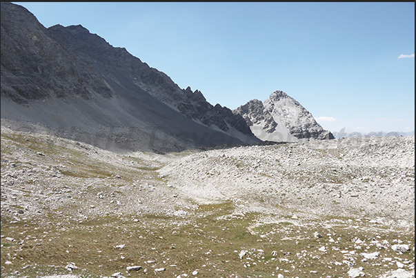 The summit of the Desertes pass (2,553 m)