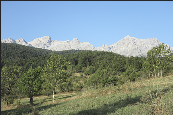 Departure from the meadows of Chateau Beaulard (altitude 1,175 m)