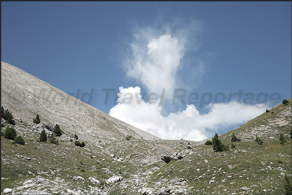 Climbing towards the Orso Pass