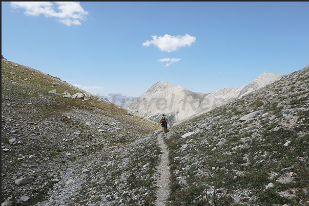 Trail from the Desertes Pass (2,553 m) towards the Orso Pass (2,481 m)