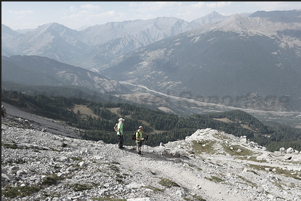 At the bottom of the valley is the highway that leads to the Frejus tunnel passing through Susa, Oulx and Bardonecchia