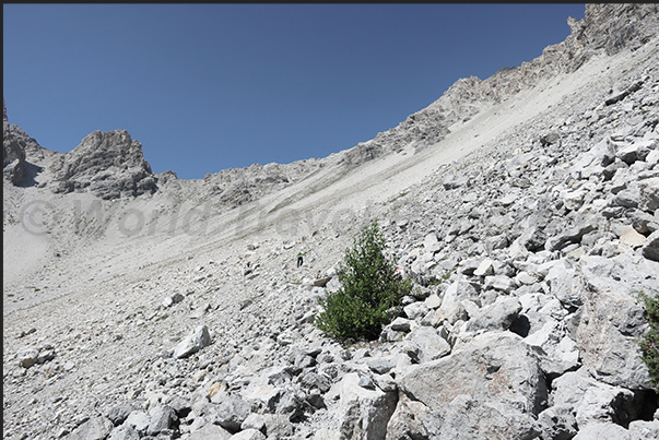 Climbing towards the Desertes Pass