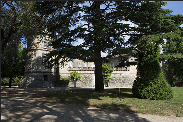 Château de Mouans, a castle with an unusual three-armed triangular shape