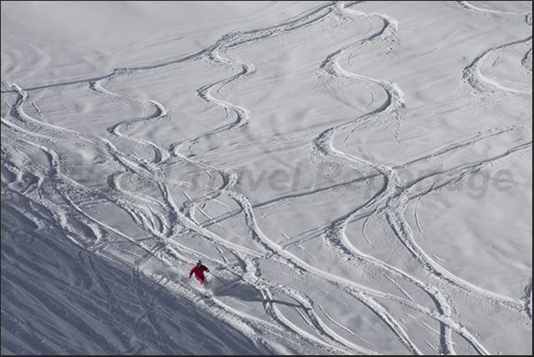 Off-slope skiing is one of the characteristics of the ski resort of Les Menuires